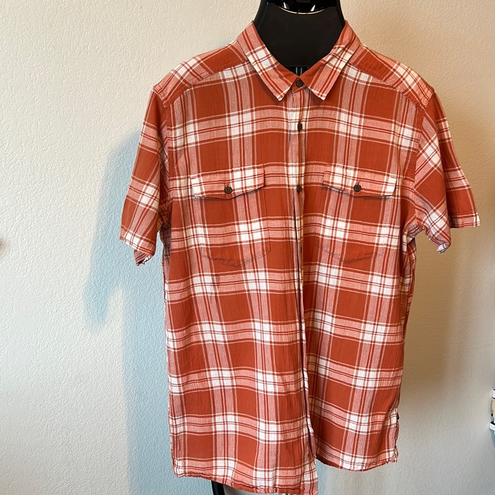 Men’s Patagonia short sleeve shirt. Orange and cream color